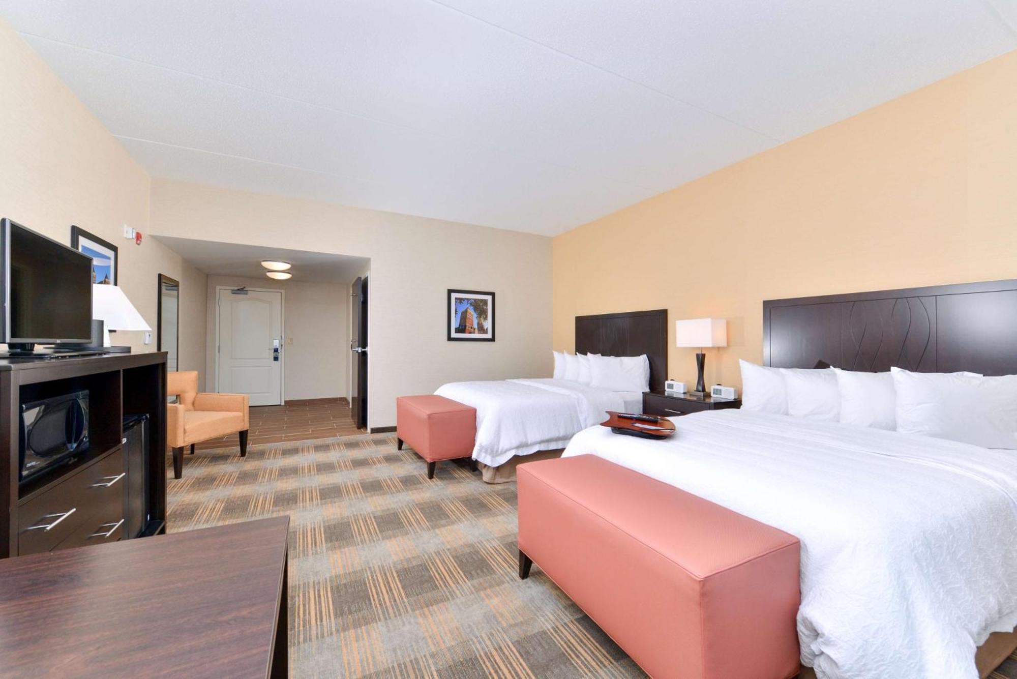 Hampton Inn & Suites California University-Pittsburgh Coal Center Экстерьер фото
