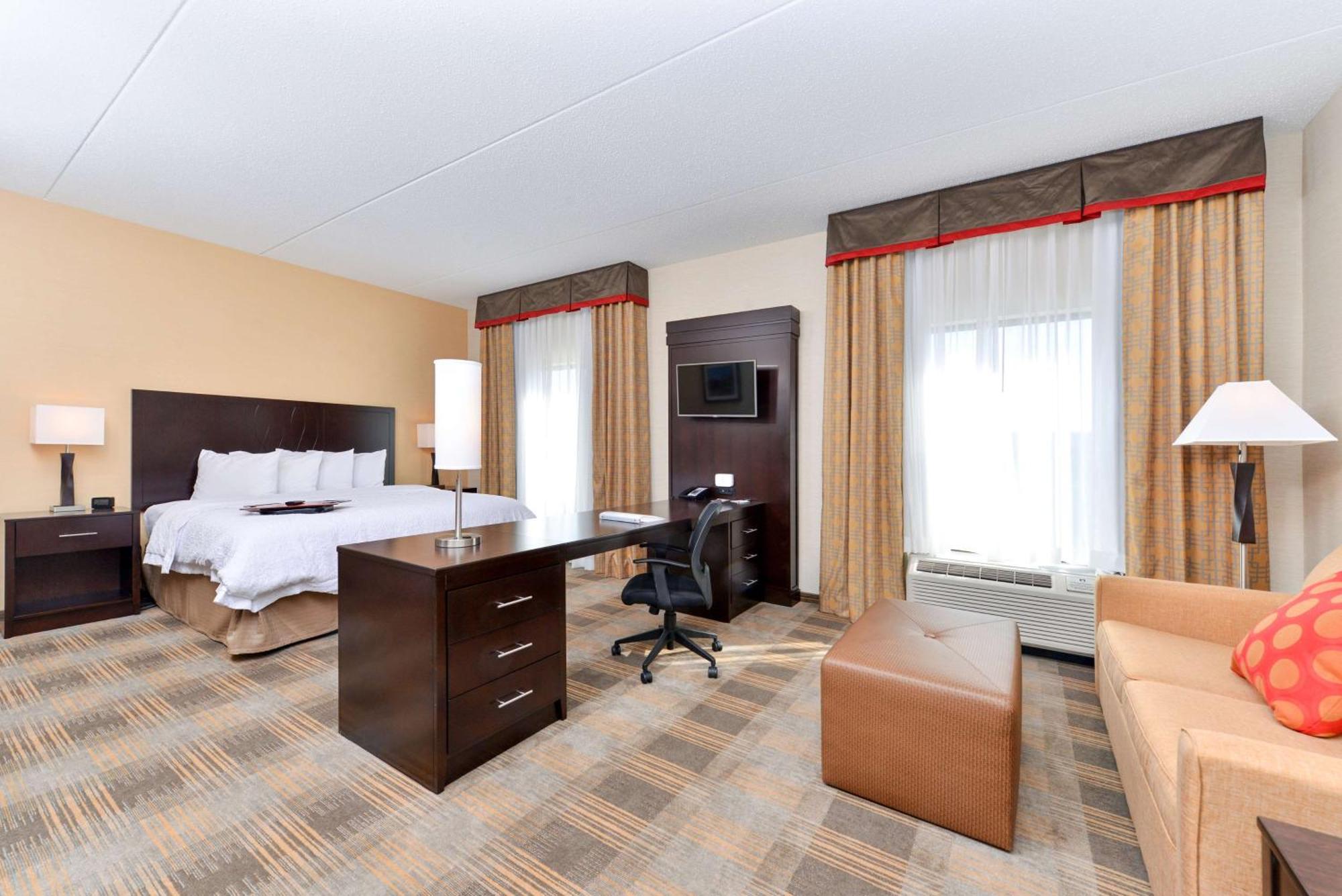 Hampton Inn & Suites California University-Pittsburgh Coal Center Экстерьер фото